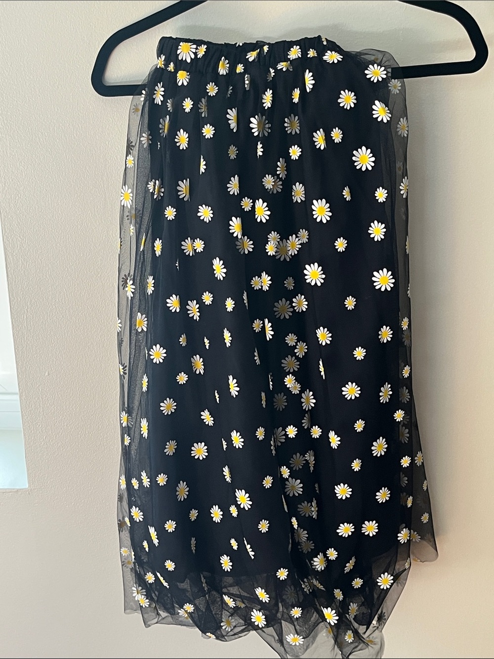 Unique Vintage Black Daisy-Print Skater Skirt 1X